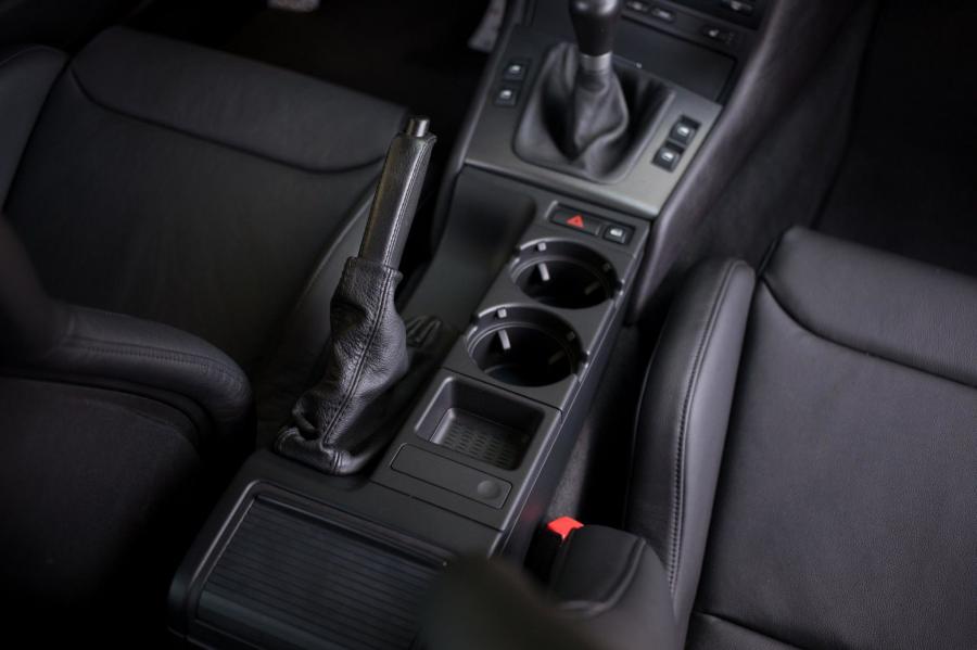 Детали интерьера BMW M3 Coupe Laguna Seca Blue (E46) 2003 года  (фото 114 из 149)